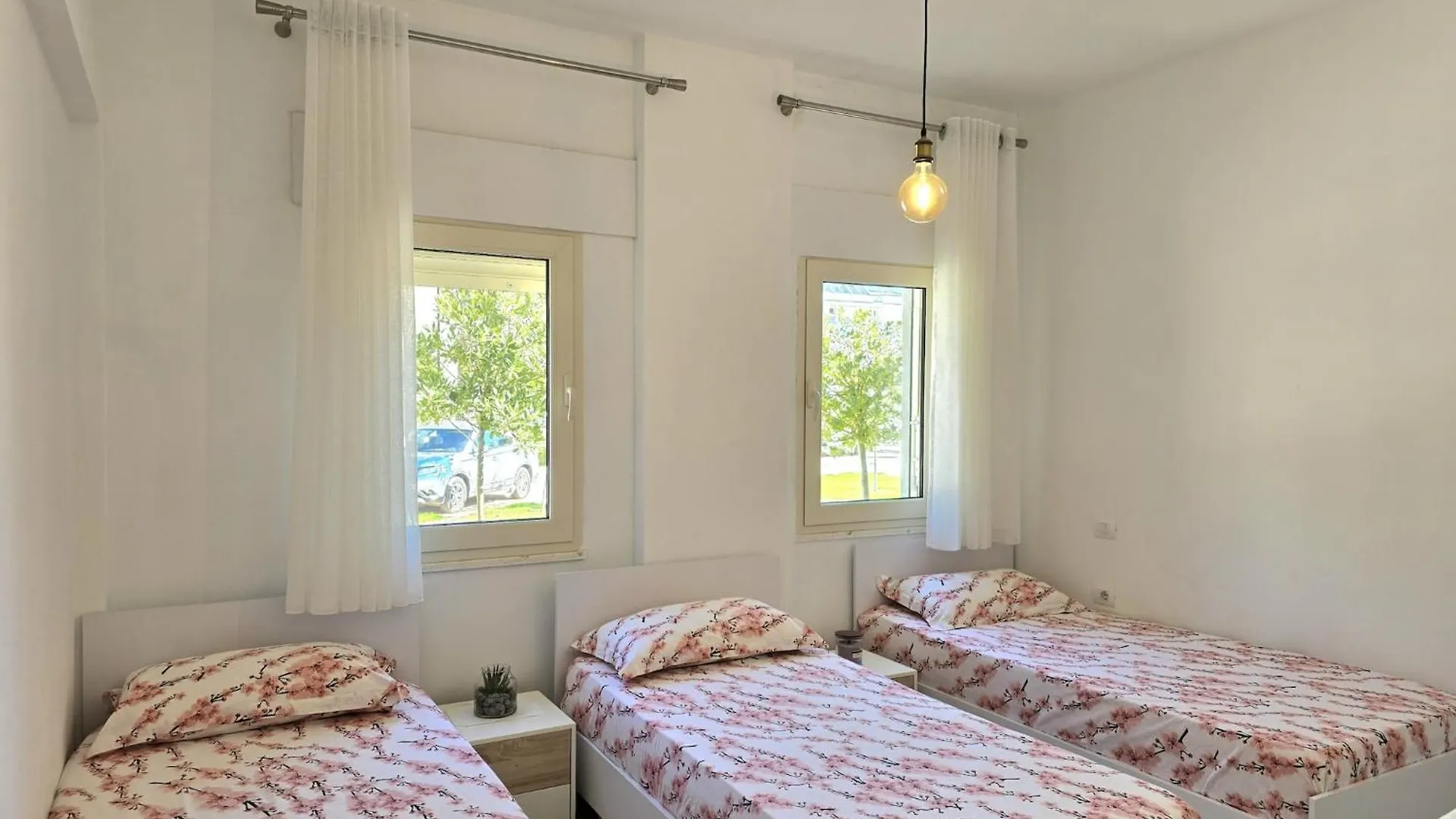 Airy 2-Bedroom Apartment With Balcony Plazhi San Pietro 0*,  Albánie