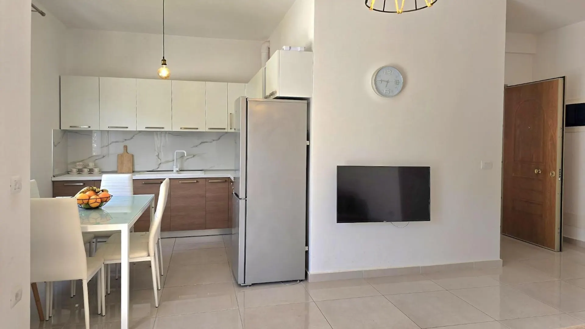 Airy 2-Bedroom Apartment With Balcony Plazhi San Pietro