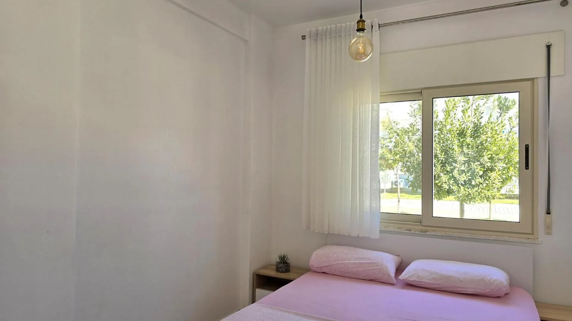 Airy 2-Bedroom Apartment With Balcony Plazhi San Pietro