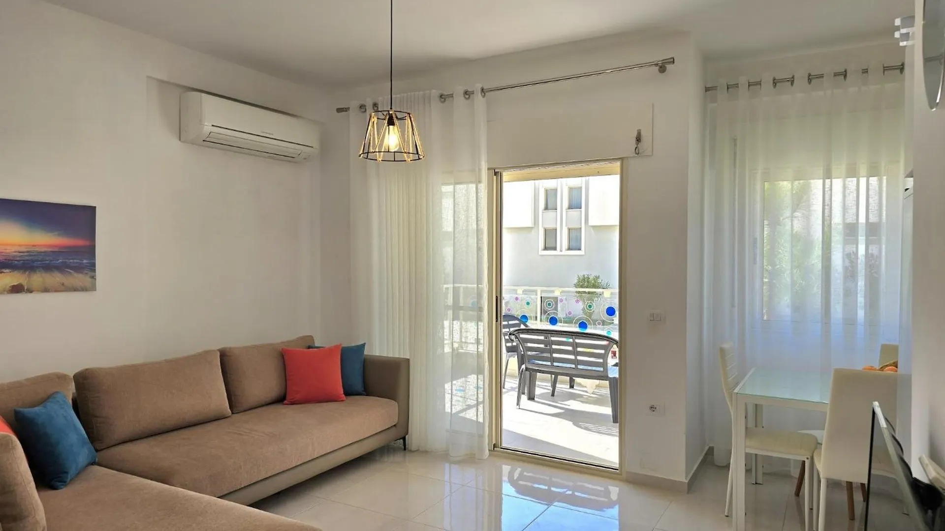 Airy 2-Bedroom Apartment With Balcony Plazhi San Pietro 0*,
