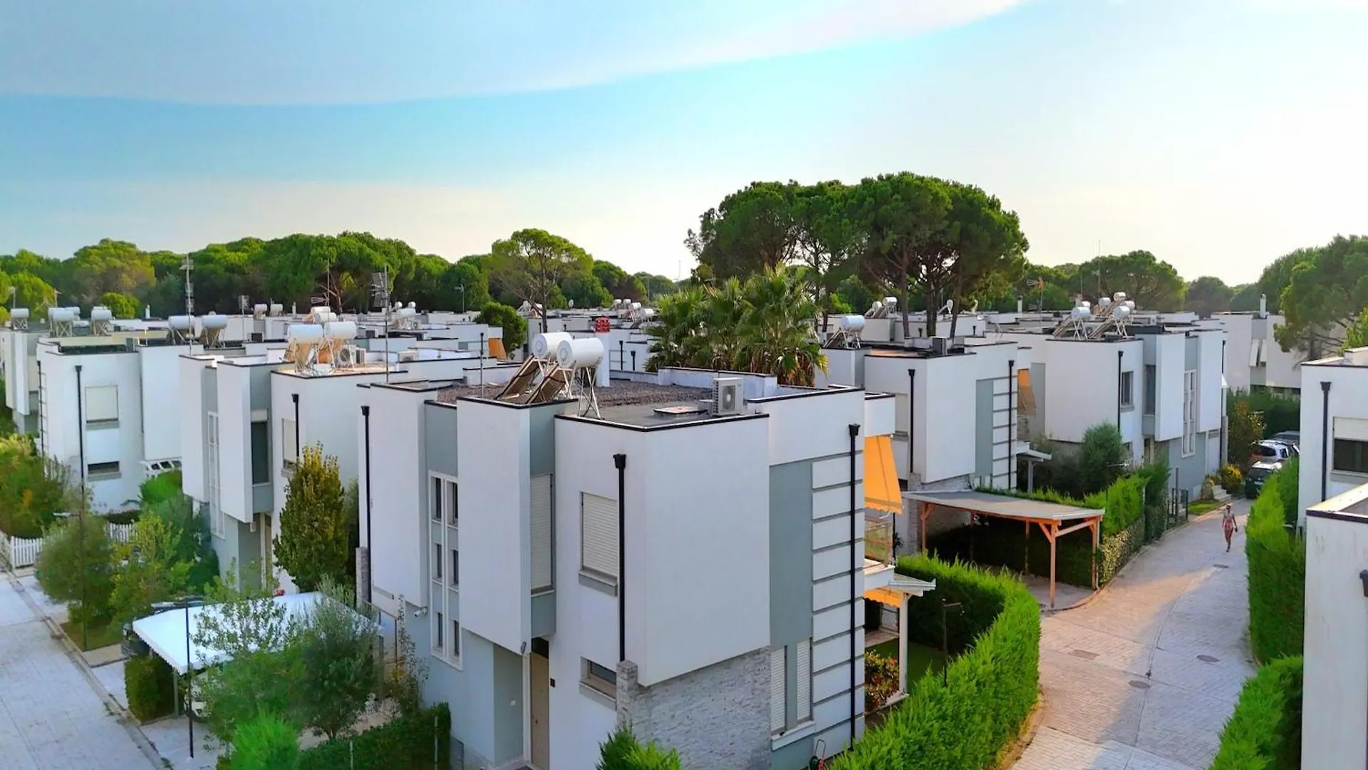 Airy 2-Bedroom Apartment With Balcony Plazhi San Pietro